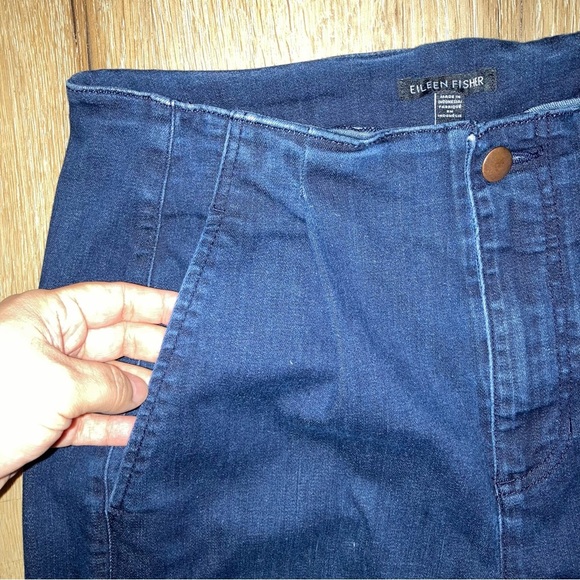 Eileen Fisher Women’s Cotton Tapered and Pleated Denim Jeans | Ankle | Size 6 - Picture 6 of 15